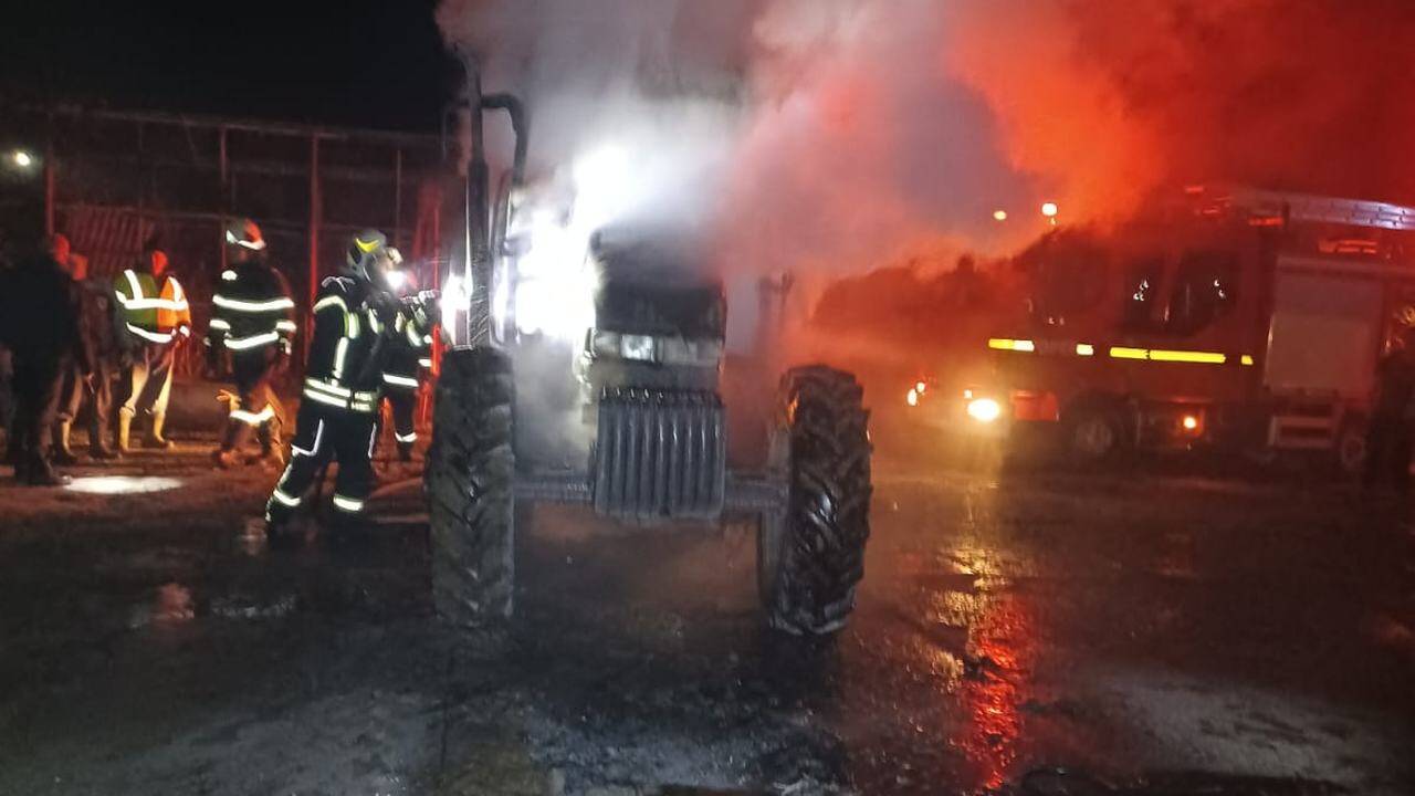 tractor in flacari